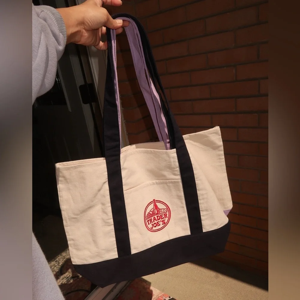 TRADER JOE’S LARGE TOTE BAG - Picture 2 of 4